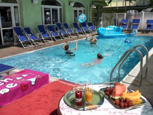 residence- con- piscina-a-Rimini