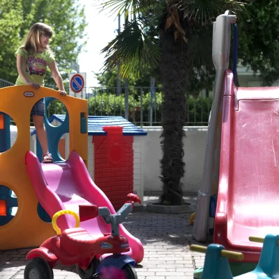reesidence con giochi bambini