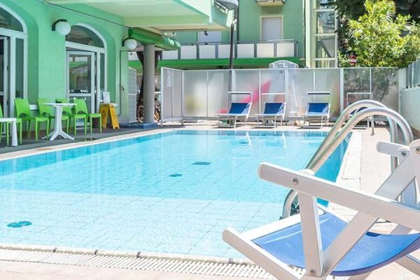 Residence eurogarden con piscina aperta da maggio
